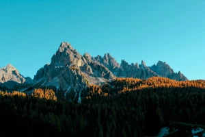Zanurz się w magicznej atmosferze: Odkryj tajemnice uzdrowisk w górach